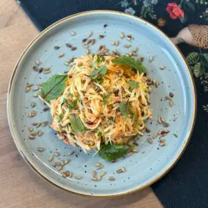 Nuikapsa-porgandisalat päevalilleseemnetega kg